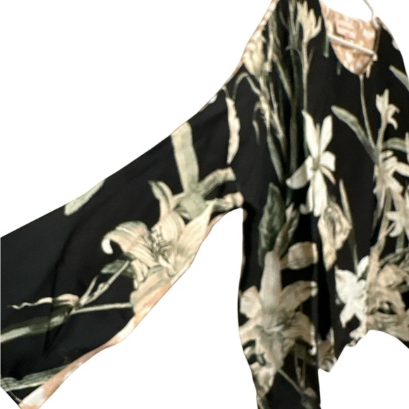 Chico’s Black Label Reversible Silk-Blend Anyway Top NWOT - Picture 3 of 5